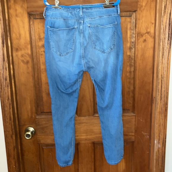 HOLLISTER DISTRESSED SKINNY JEANS - Picture 3 of 3